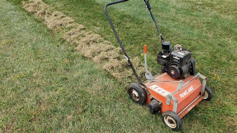 Gas-powered lawn dethatcher overview diagram