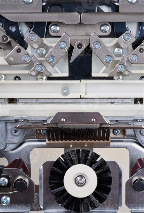 striping mechanism close-up