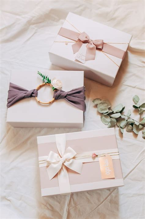 Elegant gift wrapping with Deep Love box photography