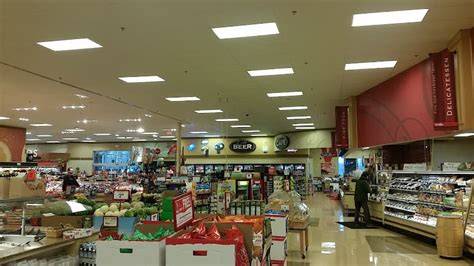 Giant West Lawn in-store banking area